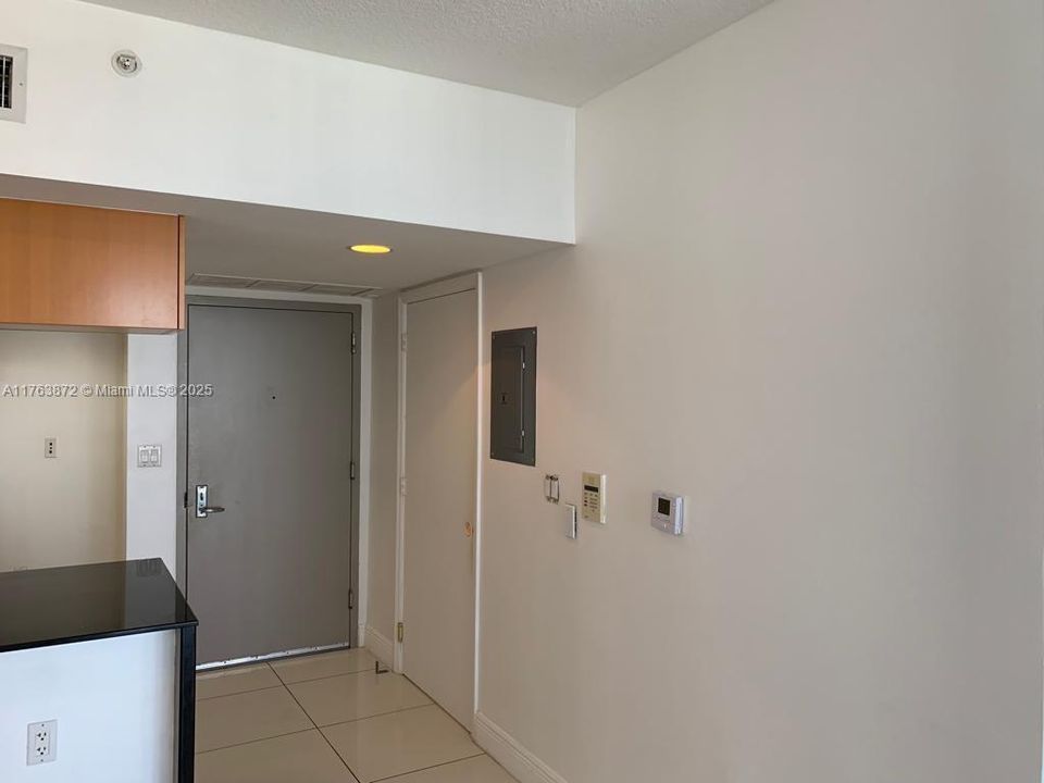 For Sale: $499,000 (2 beds, 2 baths, 1048 Square Feet)