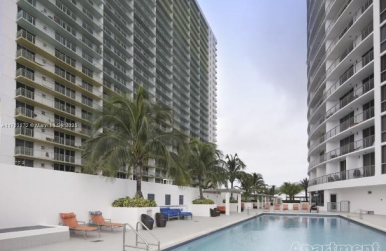 For Sale: $499,000 (2 beds, 2 baths, 1048 Square Feet)