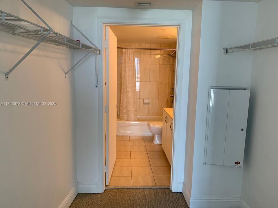 For Sale: $499,000 (2 beds, 2 baths, 1048 Square Feet)