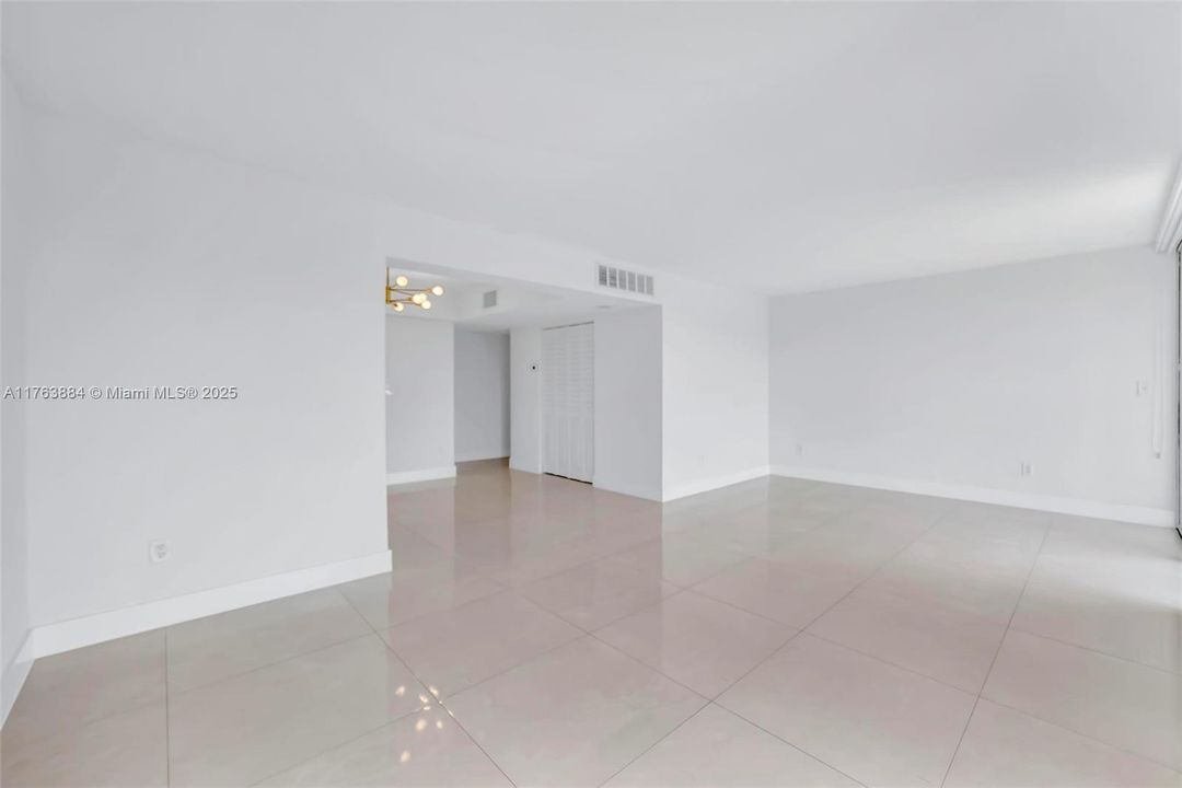 Vendido Recientemente: $350,000 (3 camas, 2 baños, 1610 Pies cuadrados)