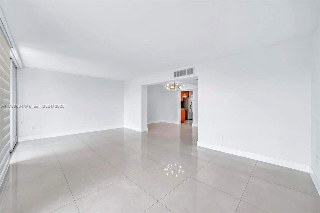 Vendido Recientemente: $350,000 (3 camas, 2 baños, 1610 Pies cuadrados)