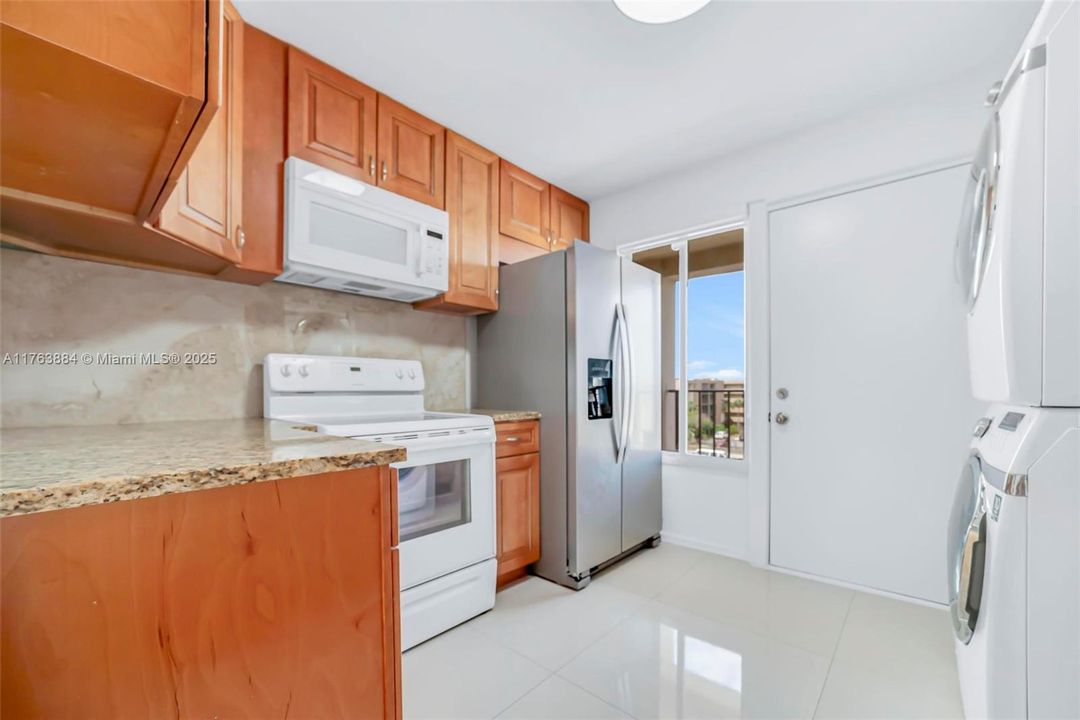 Vendido Recientemente: $350,000 (3 camas, 2 baños, 1610 Pies cuadrados)