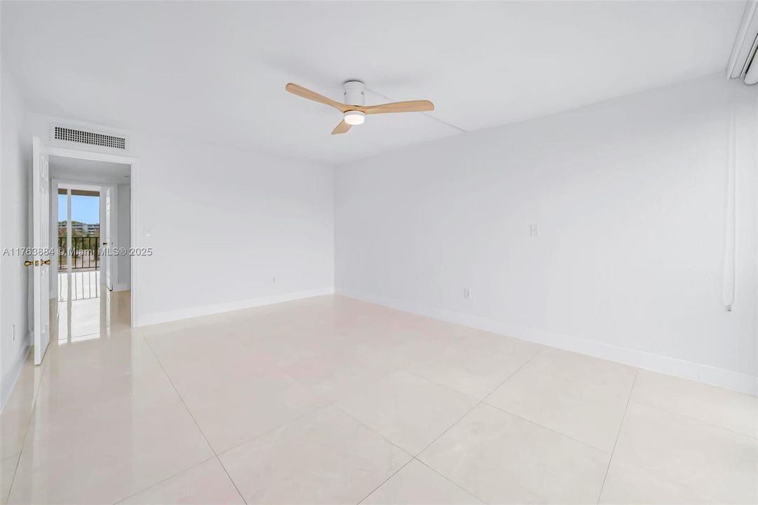 Vendido Recientemente: $350,000 (3 camas, 2 baños, 1610 Pies cuadrados)