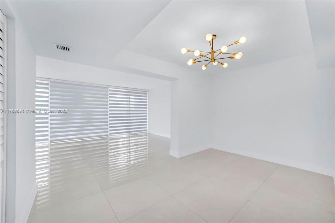 Vendido Recientemente: $350,000 (3 camas, 2 baños, 1610 Pies cuadrados)