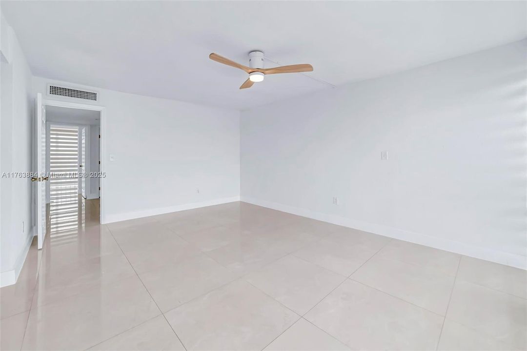 Vendido Recientemente: $350,000 (3 camas, 2 baños, 1610 Pies cuadrados)