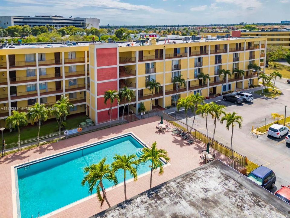 Vendido Recientemente: $350,000 (3 camas, 2 baños, 1610 Pies cuadrados)