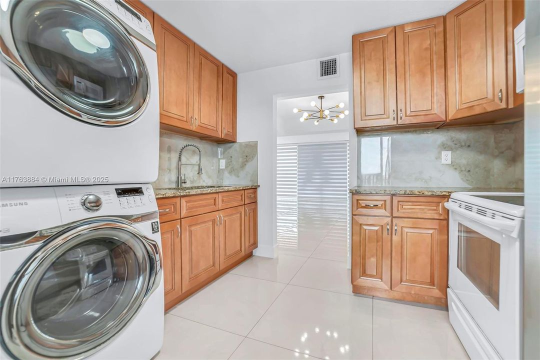 Vendido Recientemente: $350,000 (3 camas, 2 baños, 1610 Pies cuadrados)