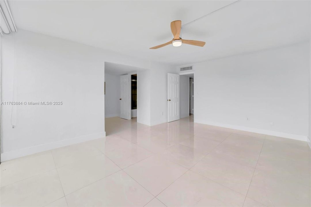 Vendido Recientemente: $350,000 (3 camas, 2 baños, 1610 Pies cuadrados)