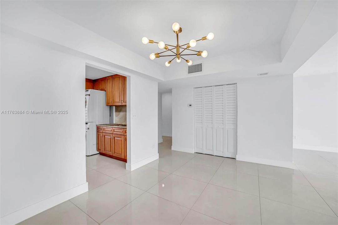 Vendido Recientemente: $350,000 (3 camas, 2 baños, 1610 Pies cuadrados)