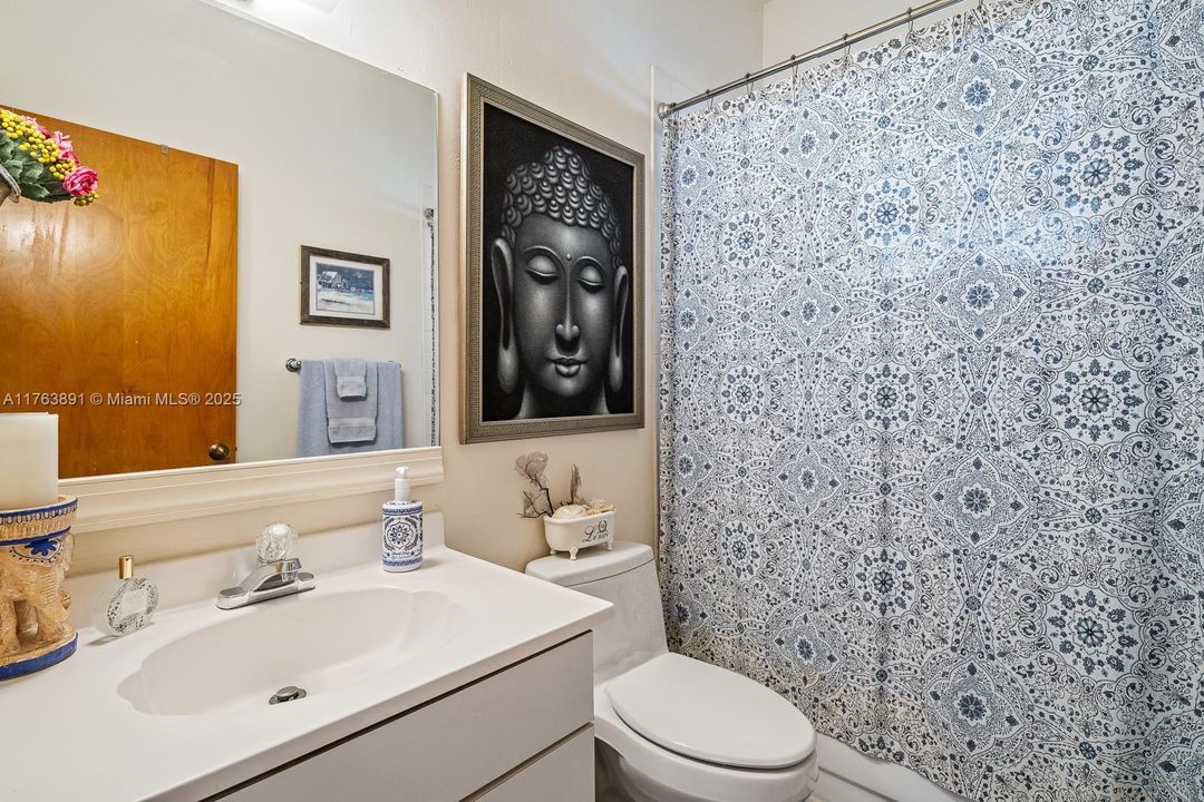 Recently Sold: $799,000 (2 beds, 2 baths, 1450 Square Feet)