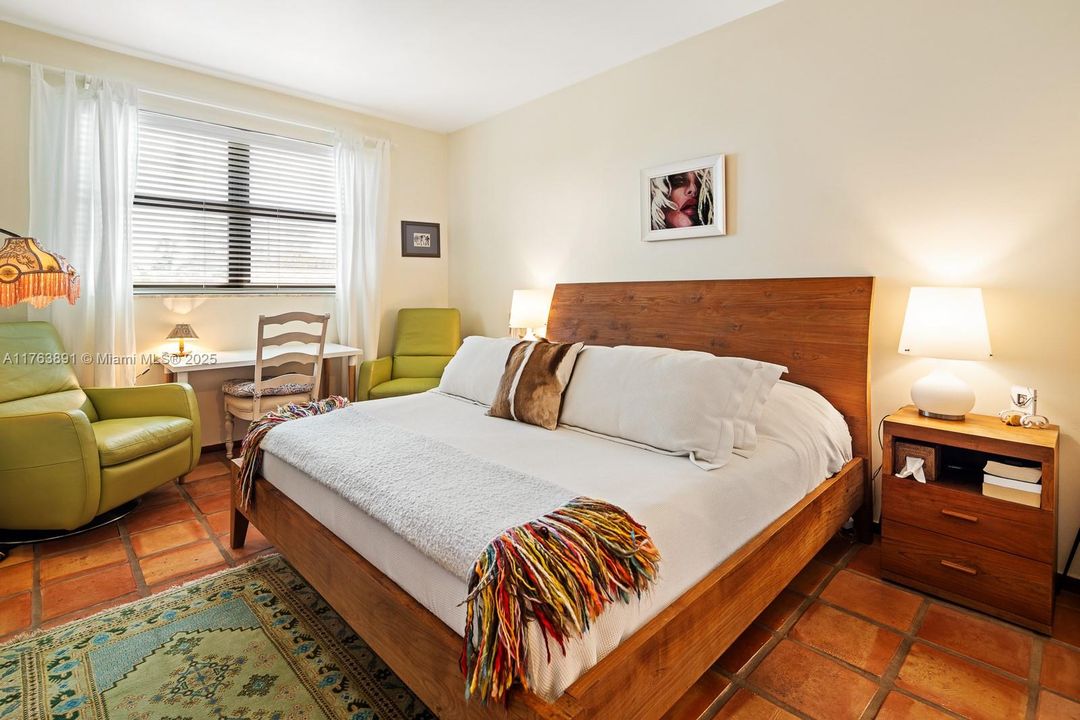 Recently Sold: $799,000 (2 beds, 2 baths, 1450 Square Feet)