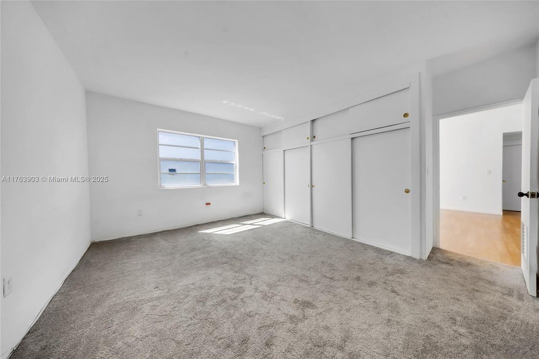 待售: $339,900 (2 贝兹, 2 浴室, 1040 平方英尺)