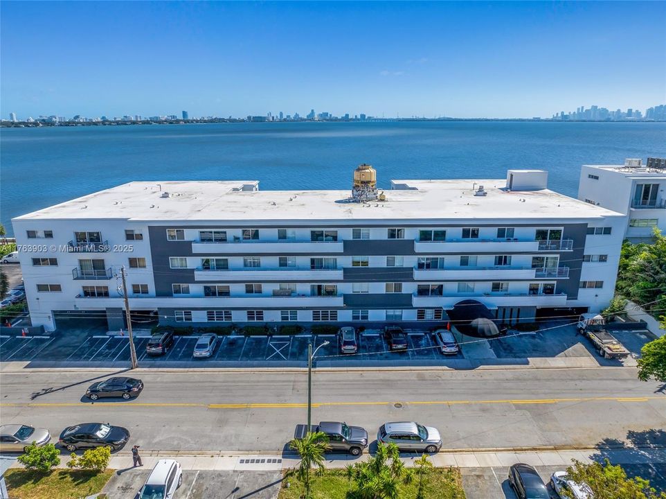 待售: $339,900 (2 贝兹, 2 浴室, 1040 平方英尺)