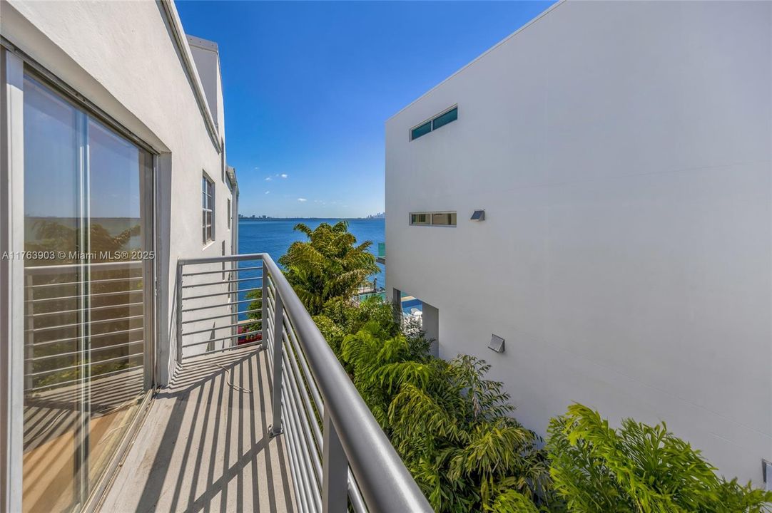 待售: $339,900 (2 贝兹, 2 浴室, 1040 平方英尺)