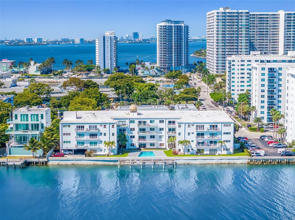 待售: $339,900 (2 贝兹, 2 浴室, 1040 平方英尺)