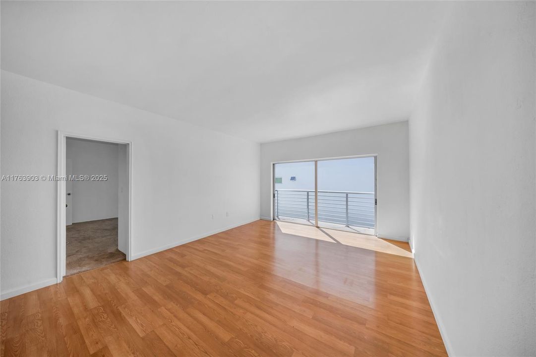 待售: $339,900 (2 贝兹, 2 浴室, 1040 平方英尺)