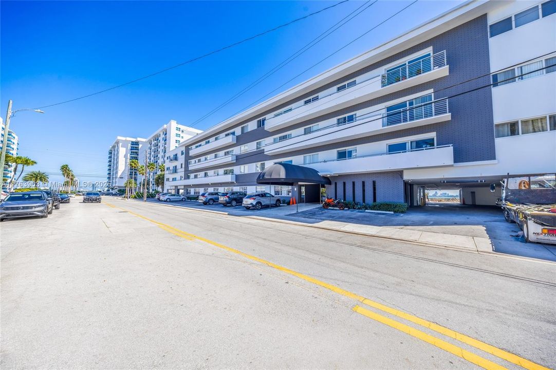 待售: $339,900 (2 贝兹, 2 浴室, 1040 平方英尺)