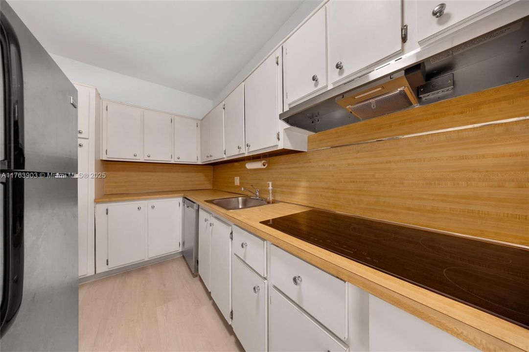 待售: $339,900 (2 贝兹, 2 浴室, 1040 平方英尺)