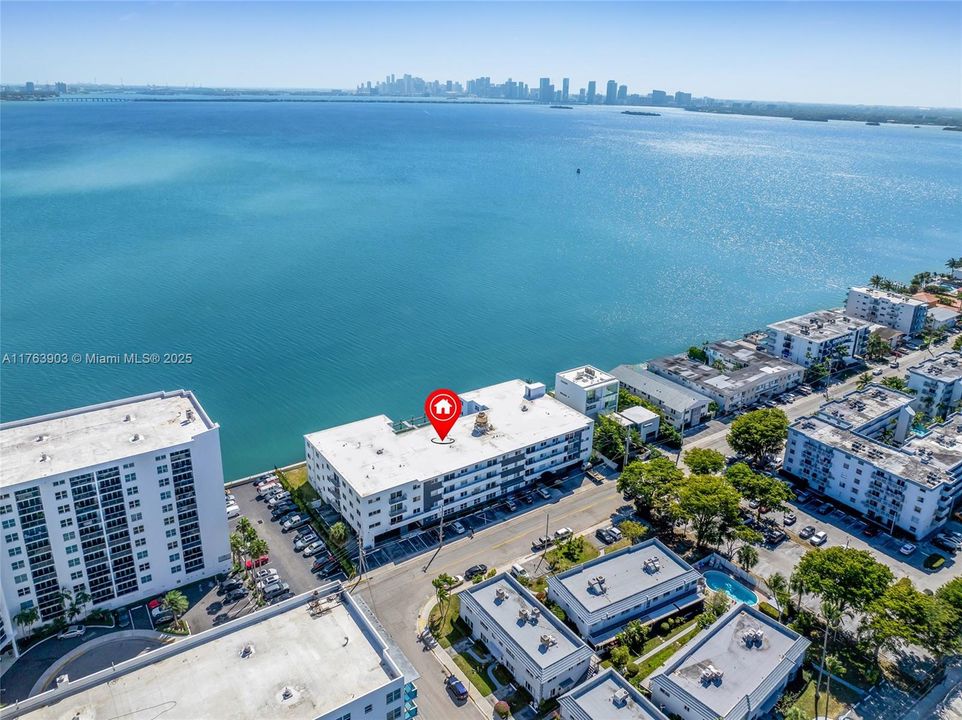 待售: $339,900 (2 贝兹, 2 浴室, 1040 平方英尺)