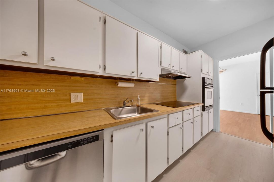 待售: $339,900 (2 贝兹, 2 浴室, 1040 平方英尺)