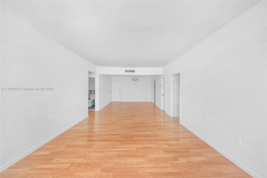 待售: $339,900 (2 贝兹, 2 浴室, 1040 平方英尺)