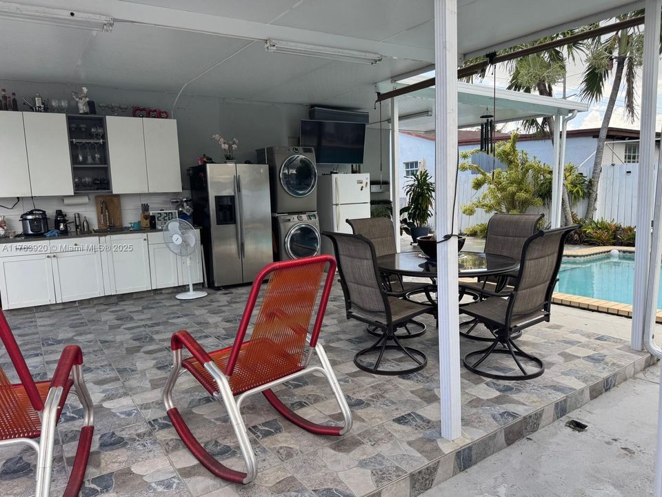 待售: $720,000 (4 贝兹, 3 浴室, 1404 平方英尺)