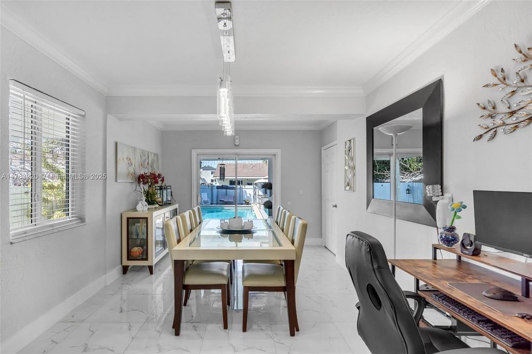 待售: $720,000 (4 贝兹, 3 浴室, 1404 平方英尺)