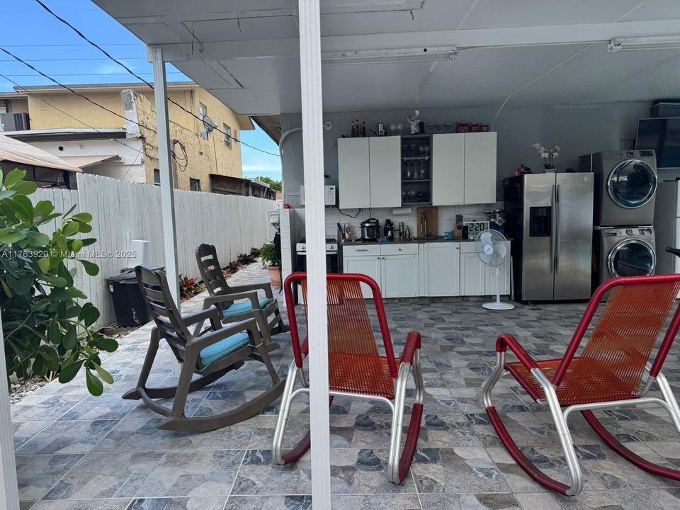 待售: $720,000 (4 贝兹, 3 浴室, 1404 平方英尺)