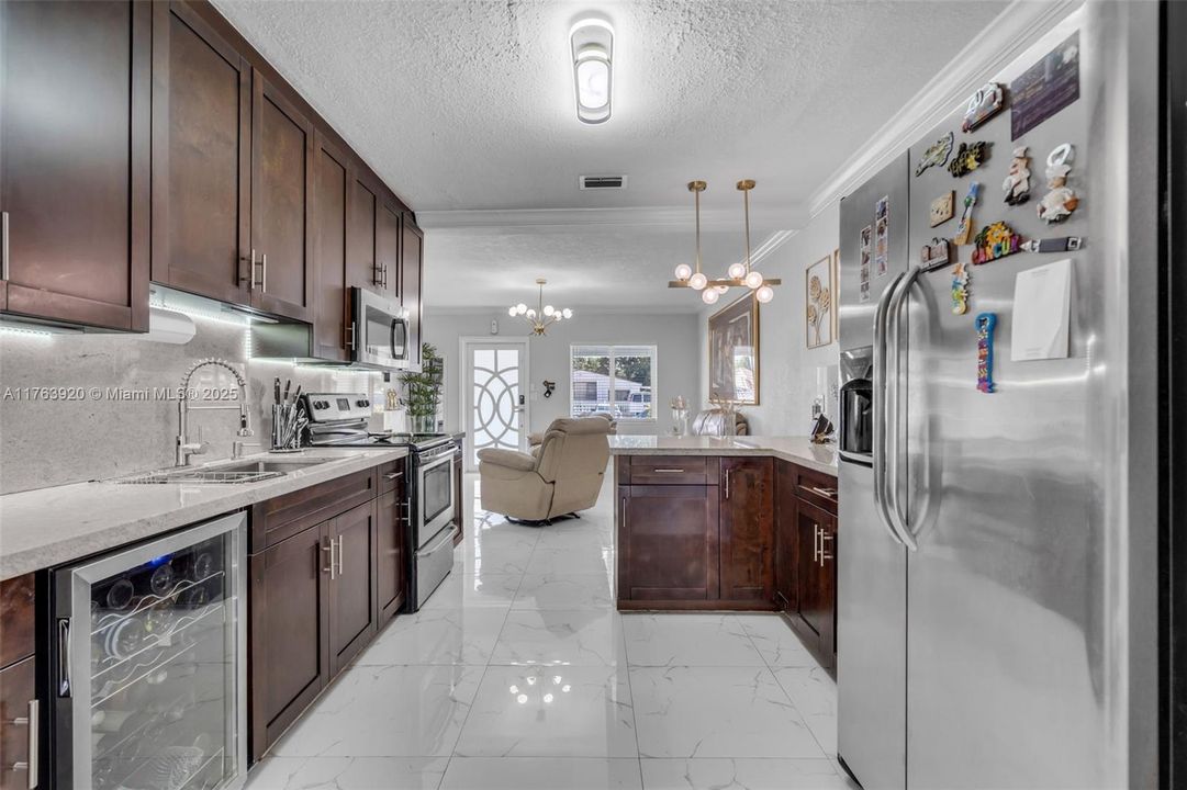 待售: $720,000 (4 贝兹, 3 浴室, 1404 平方英尺)