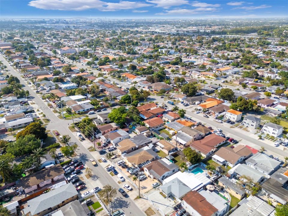 待售: $720,000 (4 贝兹, 3 浴室, 1404 平方英尺)