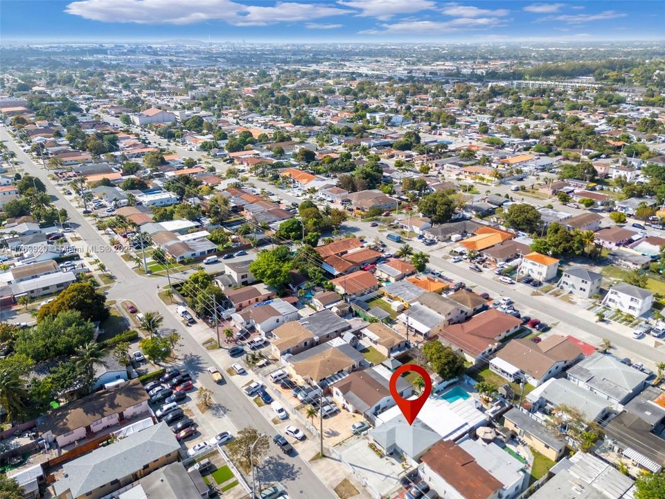 待售: $720,000 (4 贝兹, 3 浴室, 1404 平方英尺)