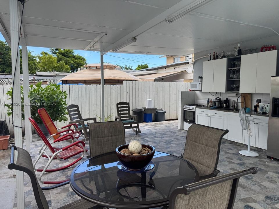 待售: $720,000 (4 贝兹, 3 浴室, 1404 平方英尺)