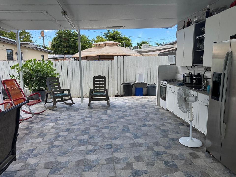 待售: $720,000 (4 贝兹, 3 浴室, 1404 平方英尺)