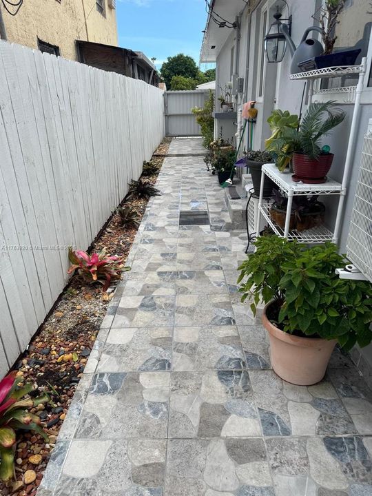 待售: $720,000 (4 贝兹, 3 浴室, 1404 平方英尺)