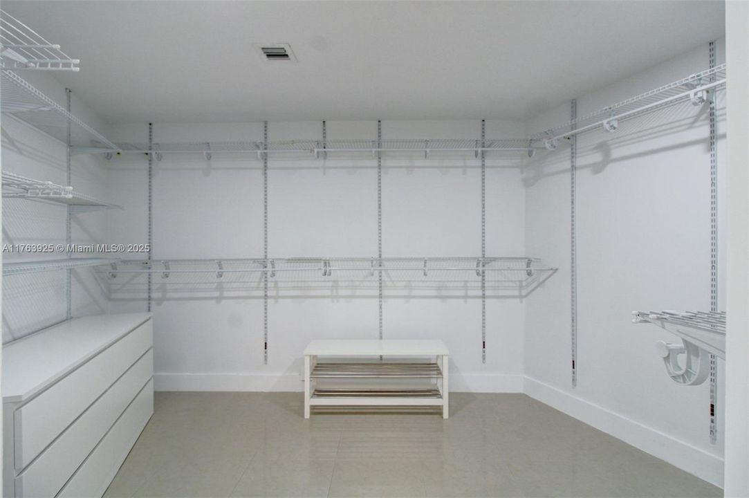 Recently Sold: $1,690,000 (4 beds, 5 baths, 3820 Square Feet)