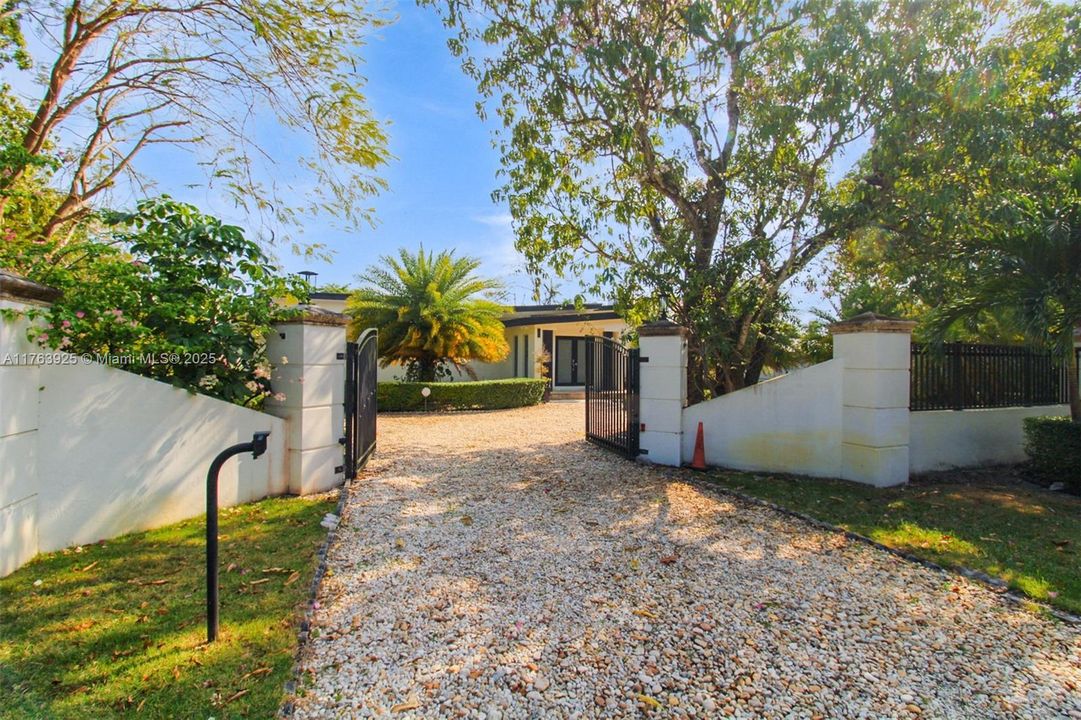 Recently Sold: $1,690,000 (4 beds, 5 baths, 3820 Square Feet)