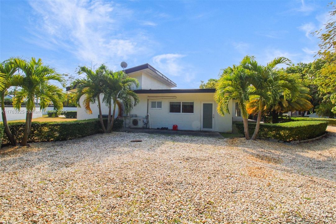 Recently Sold: $1,690,000 (4 beds, 5 baths, 3820 Square Feet)