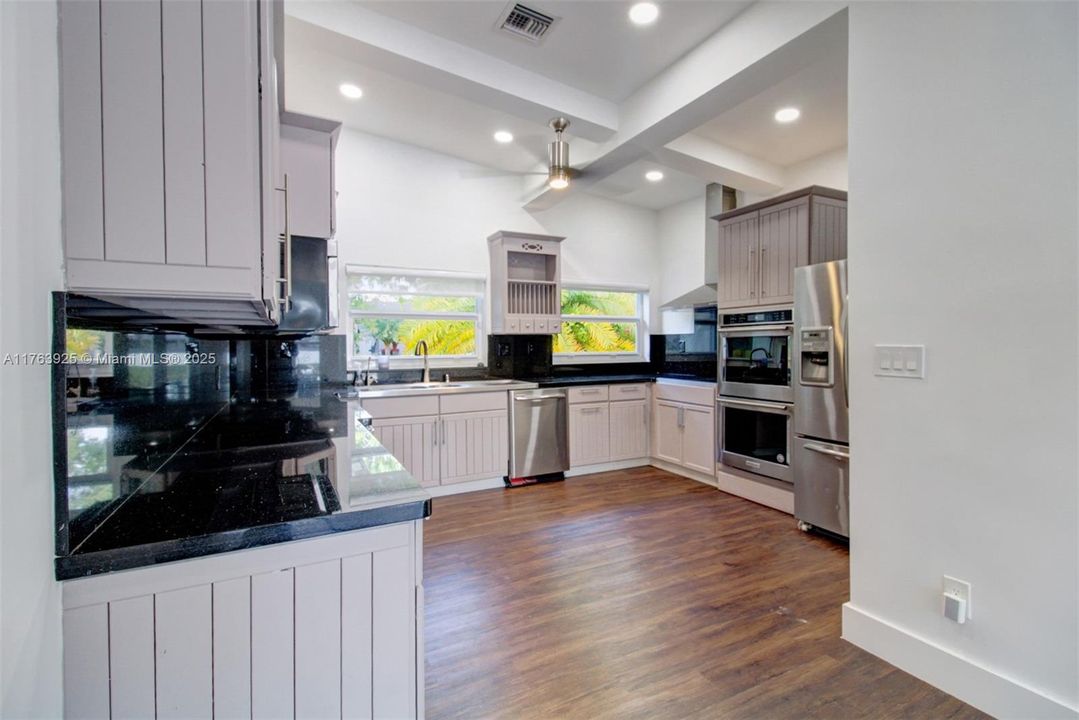 Recently Sold: $1,690,000 (4 beds, 5 baths, 3820 Square Feet)