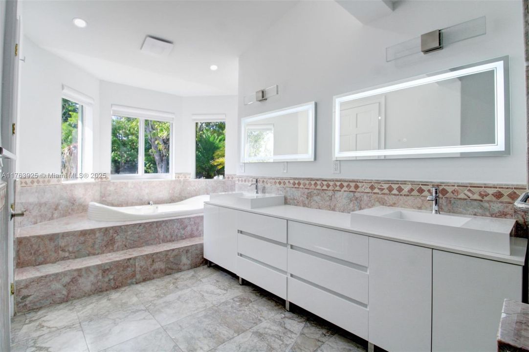 Recently Sold: $1,690,000 (4 beds, 5 baths, 3820 Square Feet)