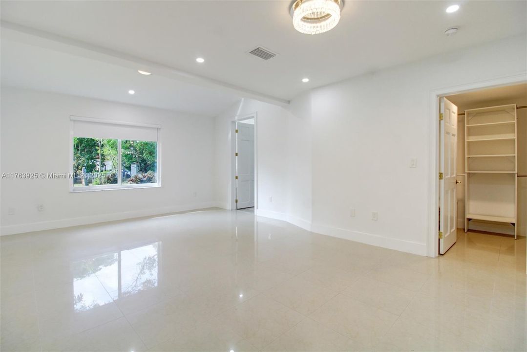 Recently Sold: $1,690,000 (4 beds, 5 baths, 3820 Square Feet)