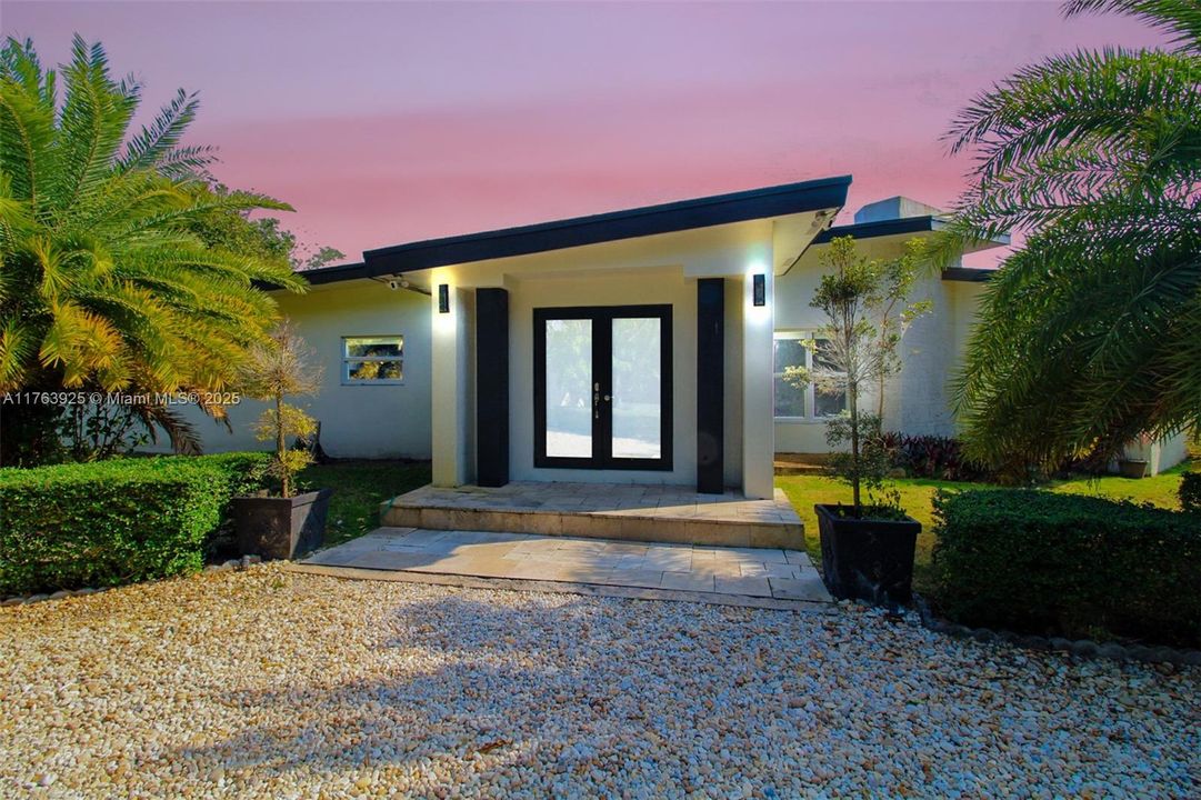 Recently Sold: $1,690,000 (4 beds, 5 baths, 3820 Square Feet)