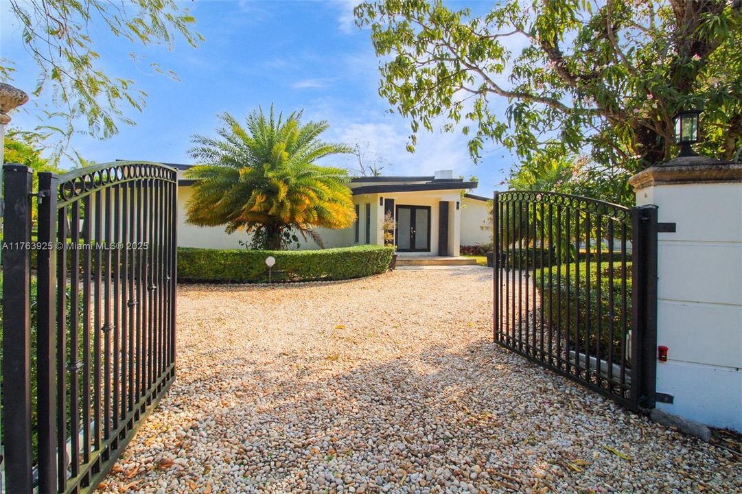 Recently Sold: $1,690,000 (4 beds, 5 baths, 3820 Square Feet)