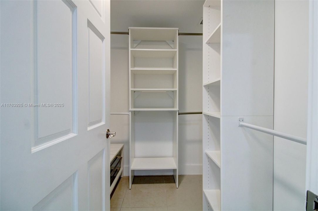 Recently Sold: $1,690,000 (4 beds, 5 baths, 3820 Square Feet)