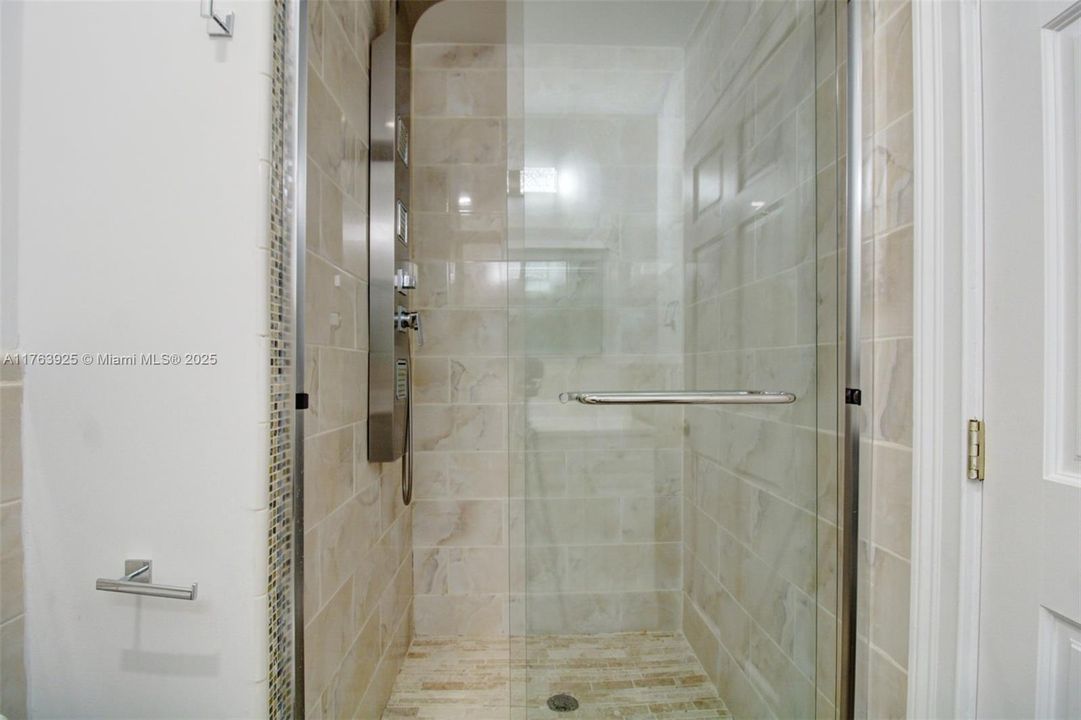 Recently Sold: $1,690,000 (4 beds, 5 baths, 3820 Square Feet)