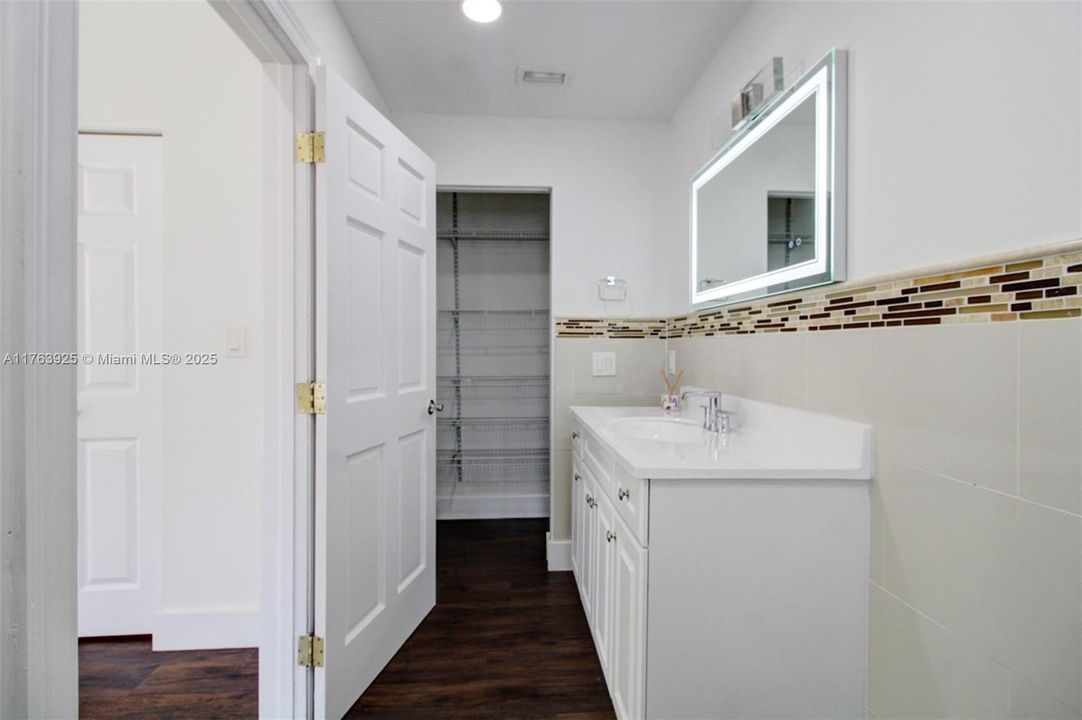 Recently Sold: $1,690,000 (4 beds, 5 baths, 3820 Square Feet)