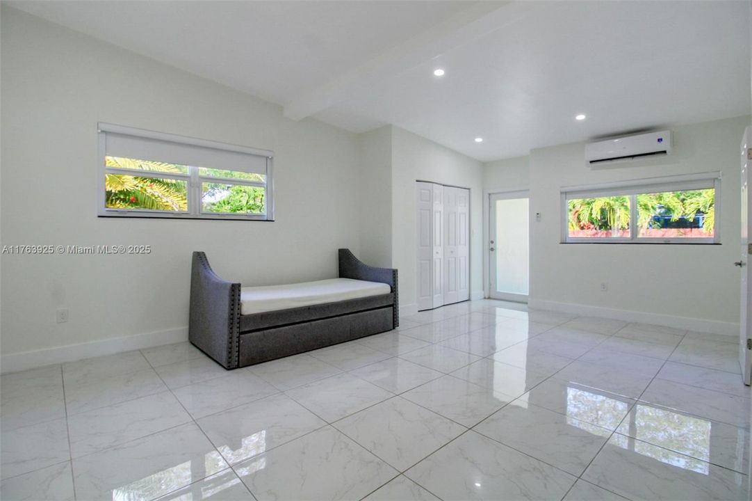 Recently Sold: $1,690,000 (4 beds, 5 baths, 3820 Square Feet)