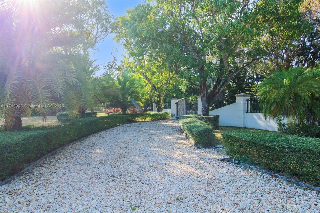 Recently Sold: $1,690,000 (4 beds, 5 baths, 3820 Square Feet)