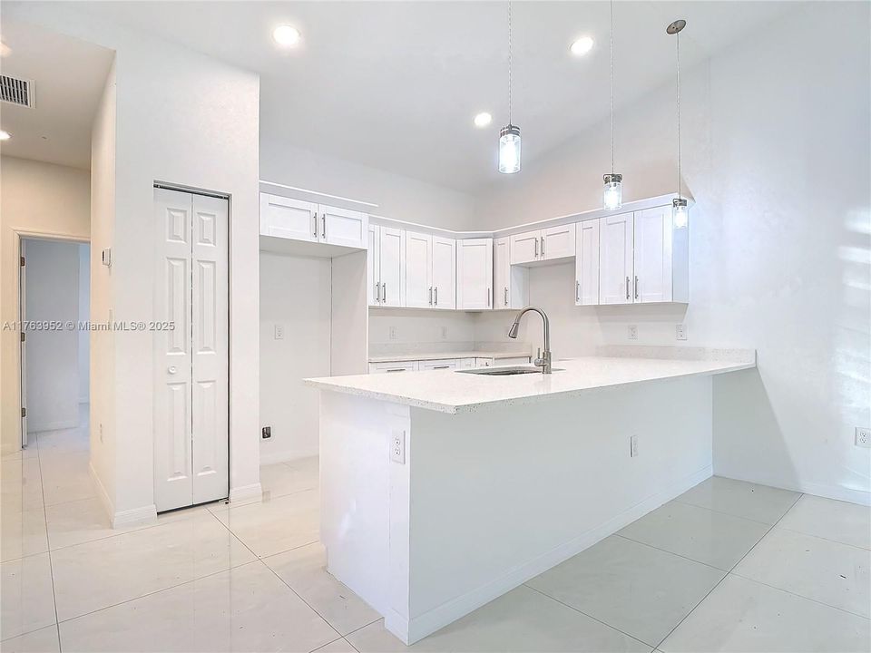 Recientemente alquilado: $1,750 (2 camas, 2 baños, 0 Pies cuadrados)