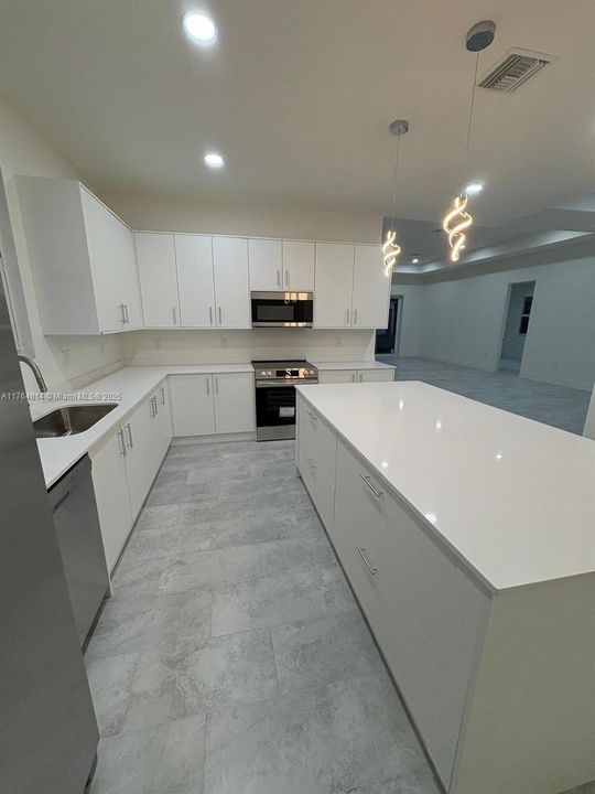 最近租的: $2,650 (3 贝兹, 2 浴室, 1754 平方英尺)