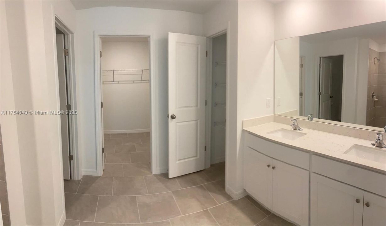 最近租的: $2,150 (4 贝兹, 2 浴室, 1937 平方英尺)